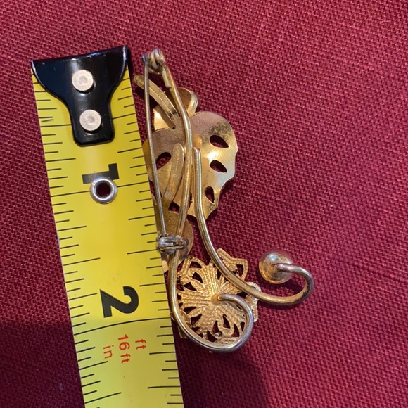 Gold leaf pearl style brooch pin - Picture 4 of 6